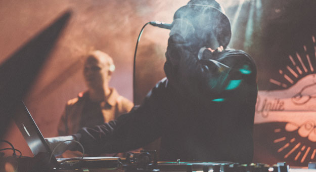 Какой жанр помогает музыкальной индустрии выходить из кризиса