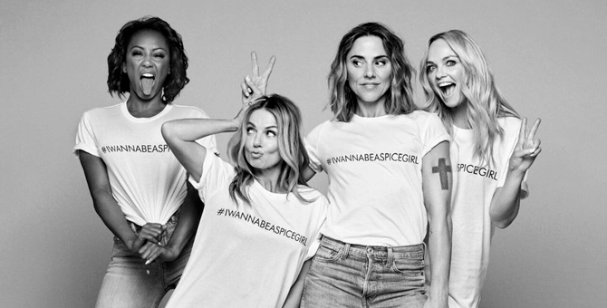 Воссоединившиеся Spice Girls выпустили благотворительные футболки