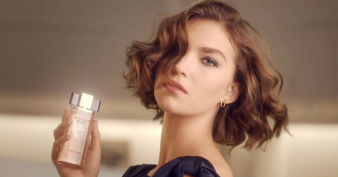Короткометражка Estée Lauder об Аризоне Мьюз