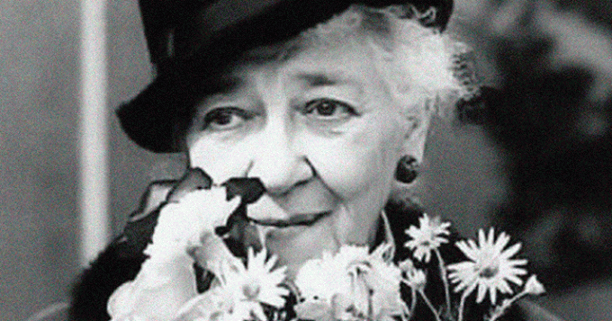 Петербургские истории: что связывает Анну Павлову, Фаину Раневскую и Уитни Хьюстон