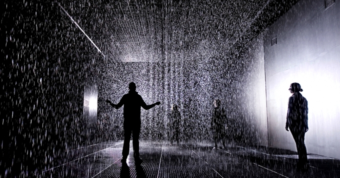 \"Сухой\" дождь на выставке в Лондоне