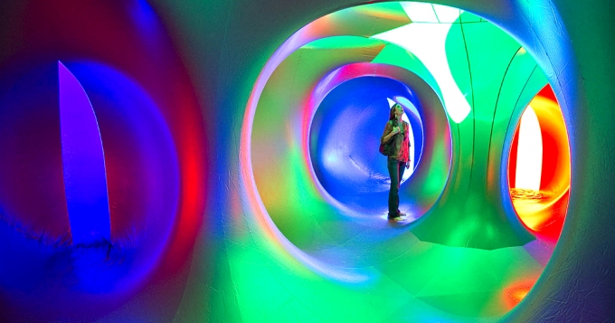 Надувной лабиринт Luminarium во Франции