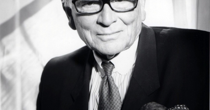 Пьер Карден продает свой бизнес