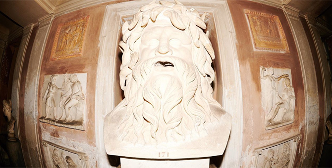 Йоргос Лантимос снял лукбук новой круизной коллекции Gucci в римском музее