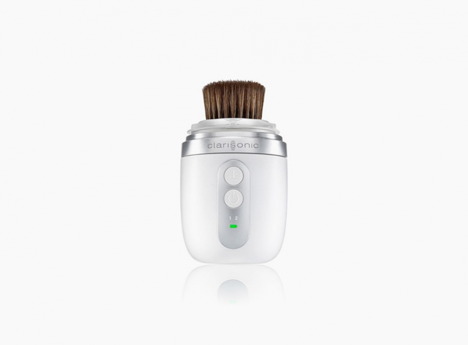 Sonic Foundation Brush от Clarisonic<p id="" style="text-align: center;">После удачной серии щеток для умывания компания&nbsp;<span id="">Clarisonic</span>&nbsp;выпустила насадку для нанесения макияжа. Устройство представляет собой мягкую кисточку из синтетического волокна для нанесения любых жидких и кремовых продуктов. Основная ее задача &mdash; растушевка, которой не так просто добиться другими средствами. Ожидаем, что гаджет скоро привезут и в Россию.</p>
<p style="text-align: center;" id="">Sonic Foundation Brush от Clarisonic, 2 000 руб.</p>
